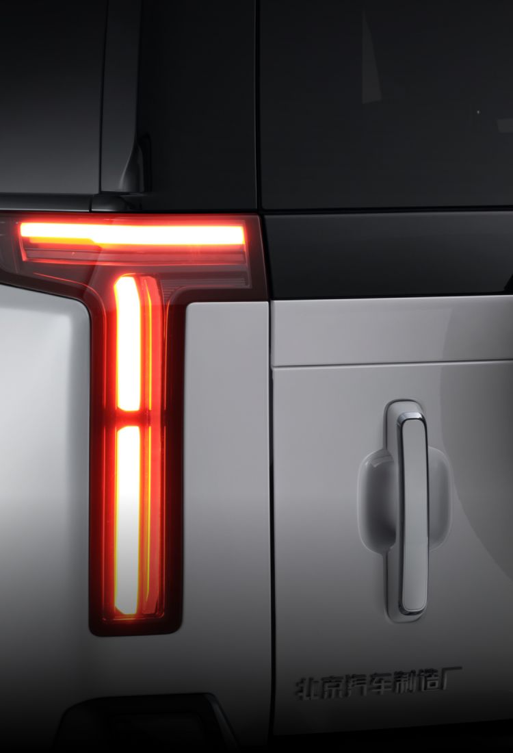 Electric soft-close side tailgate